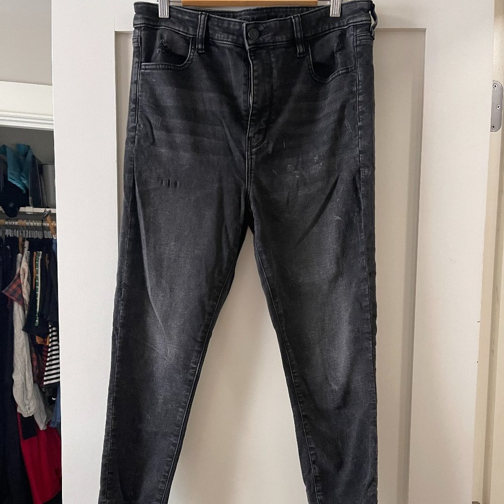 American Eagle Black Distressed Skinny jeans